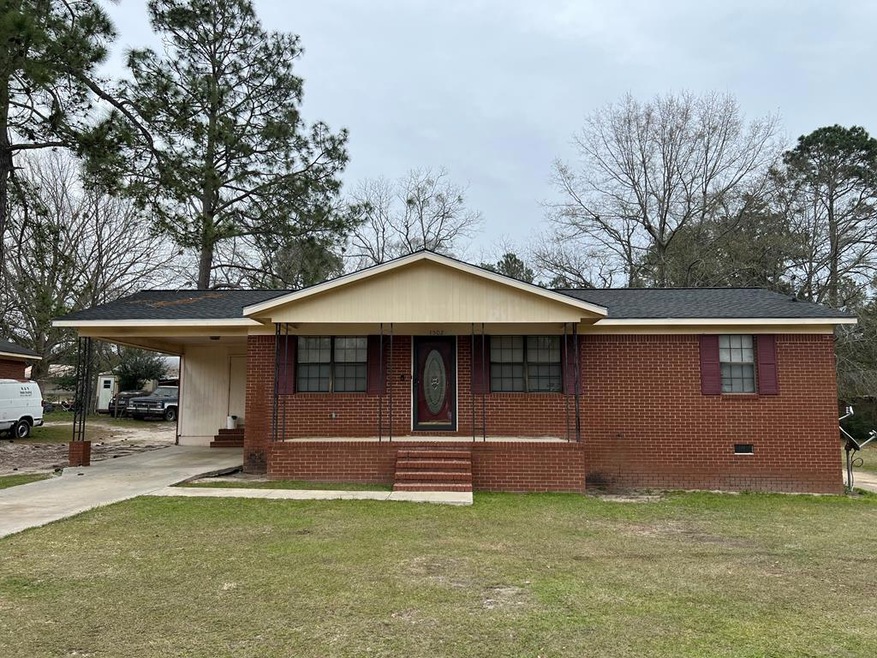 1502 Wynn Ave, Douglas, GA 31533 - photo 1