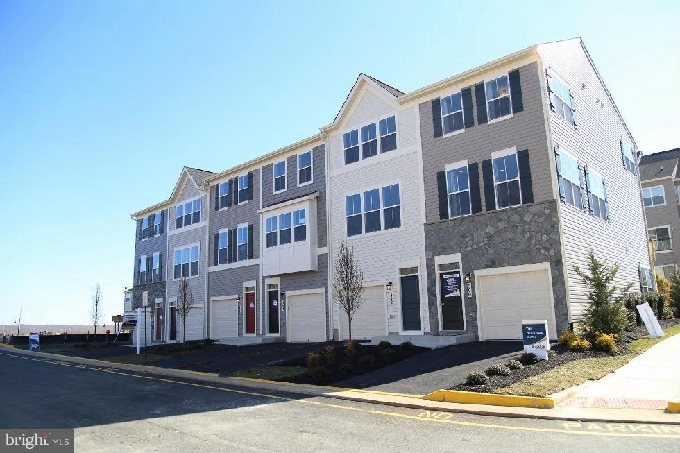 500 Woodstream Cir, Stafford, VA 22556 - photo 1