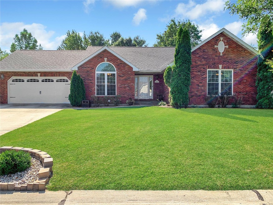 1004 Meadow Lake Dr, Maryville, IL 62062 - photo 1