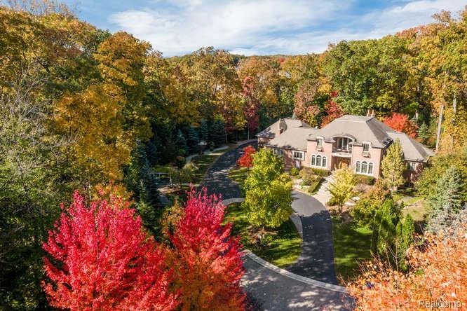 320 W Hickory Grove Rd, Bloomfield Hills, MI 48302 - photo 1