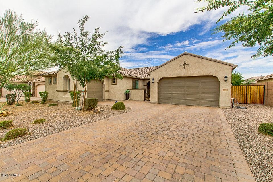 Beautiful Curb appeal!