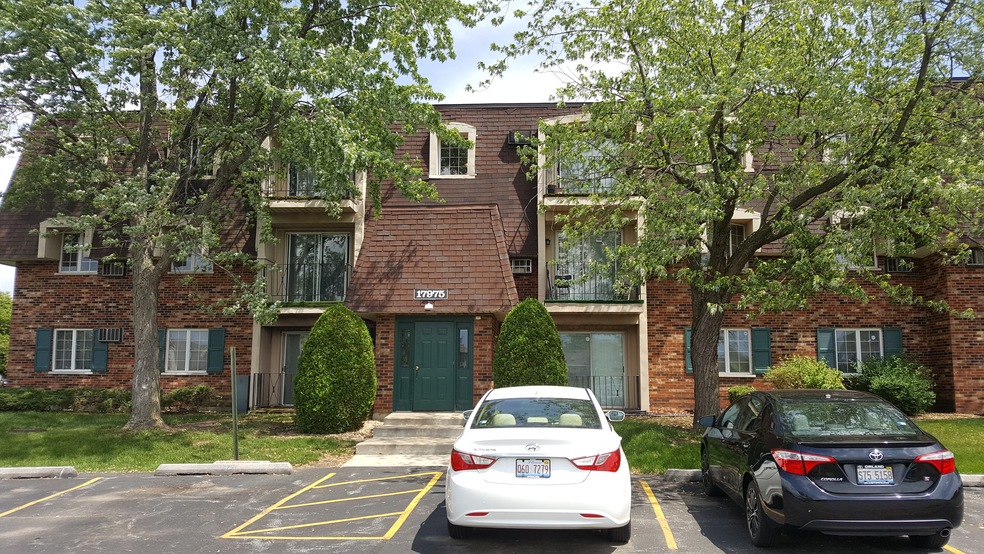 17975 Huntleigh Ct unit 202, Country Club Hills, IL 60478 - photo 1