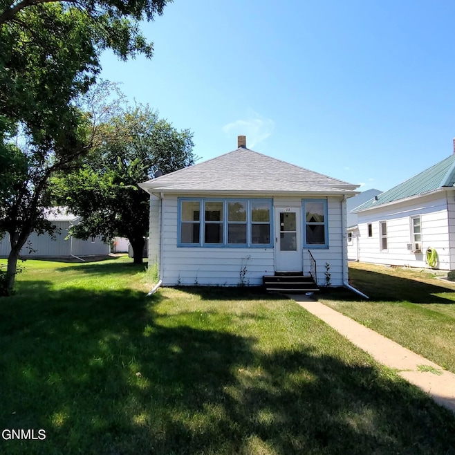 205 S 3rd St, Glen Ullin, ND 58631 - photo 1