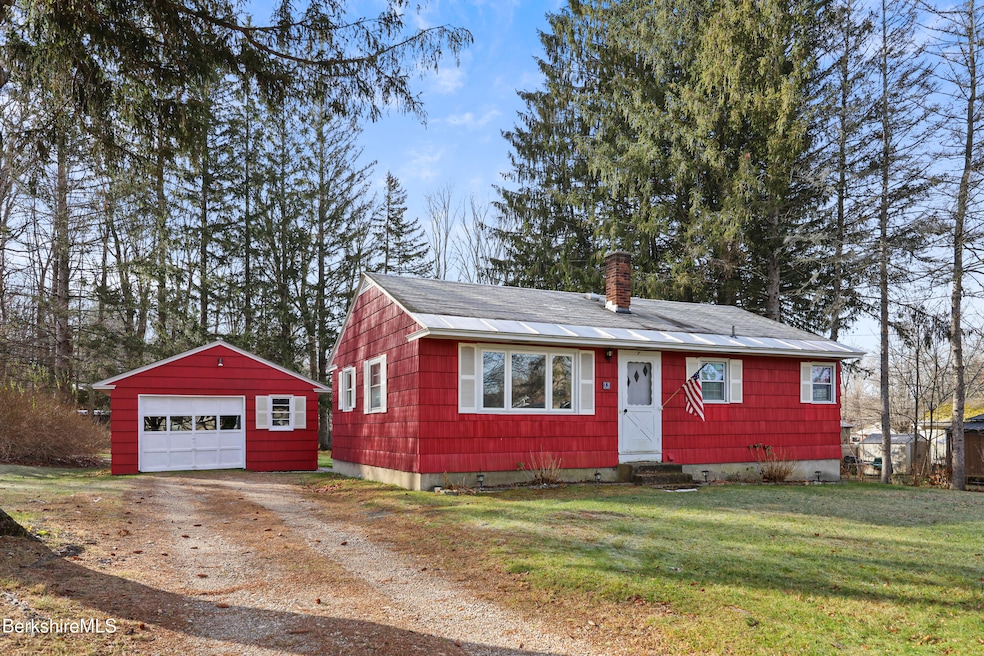 13 Pleasantview Dr, Dalton, MA 01226 - photo 1