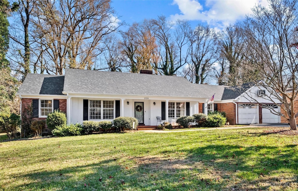 1028 Hunter St, Statesville, NC 28677 - photo 1