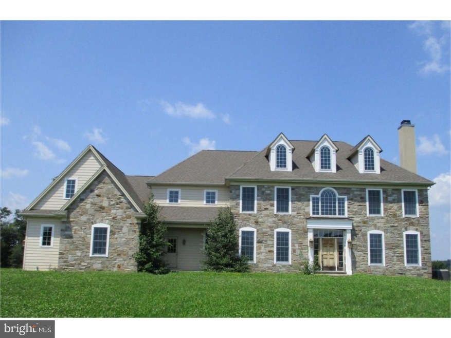 611 Fairway Dr, Telford, PA 18969 - photo 1