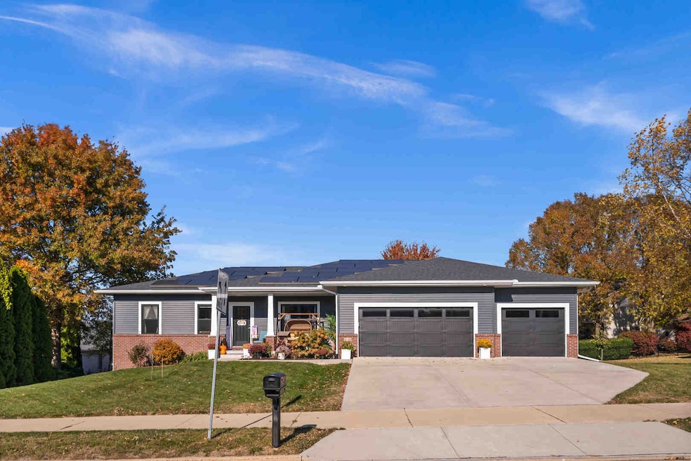 3103 Fox Creek Rd, Bloomington, IL 61705 - photo 1