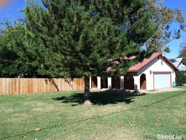 View as you drive down Leonard. Large front yard w