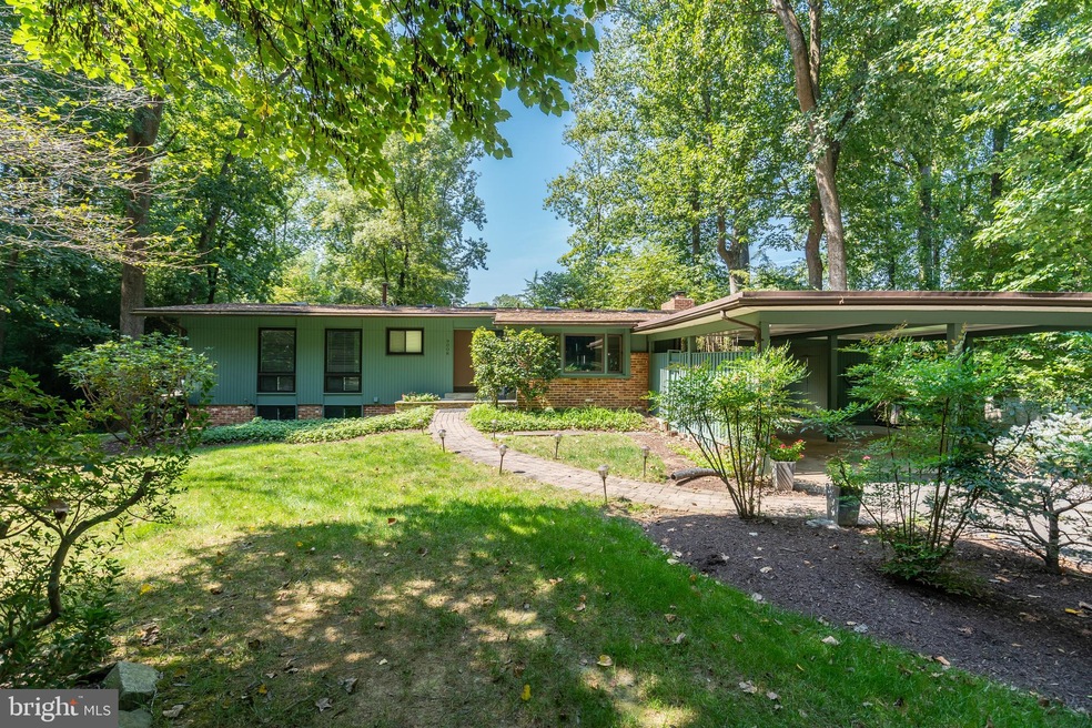 9008 Honeybee Ln, Bethesda, MD 20817 - photo 1
