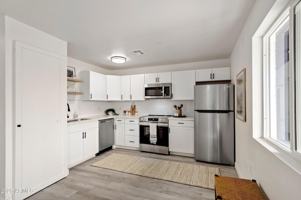 3114 N 68th St unit 2, Scottsdale, AZ 85251 - photo 1