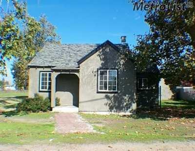 2200 W F St, Oakdale, CA 95361 - photo 1