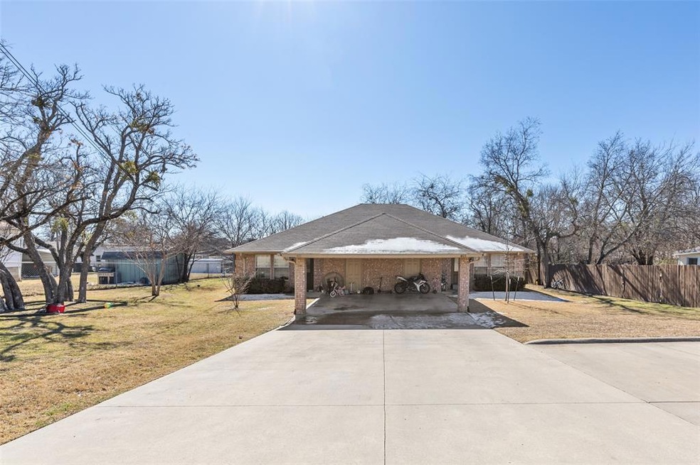 403 W Brady St, Decatur, TX 76234 - photo 1