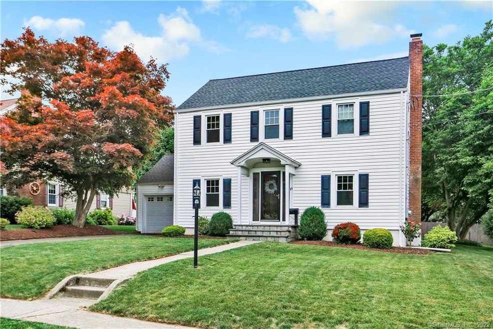 Welcome to 11 Pinehurst Street in convenient 
