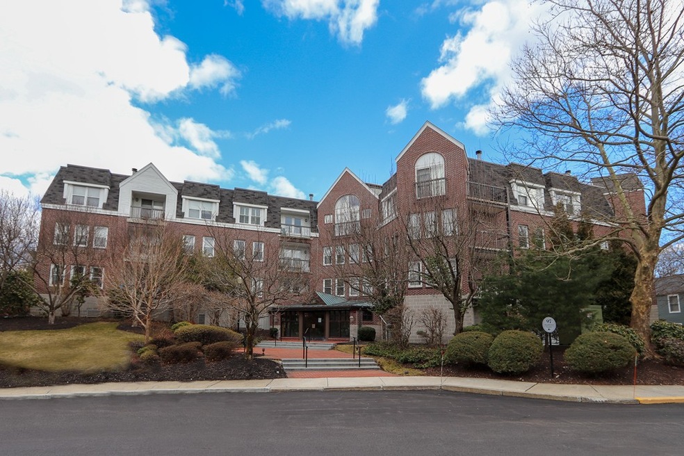 97 Anderer Ln unit 204, West Roxbury, MA 02132 - photo 1