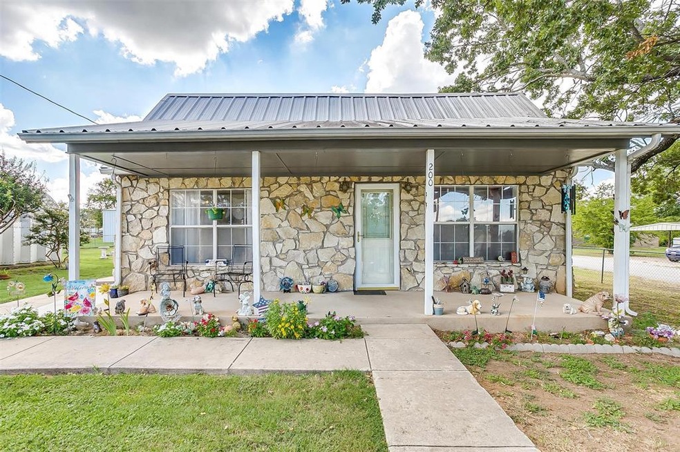 200 S Ewing St, Boyd, TX 76023 - photo 1