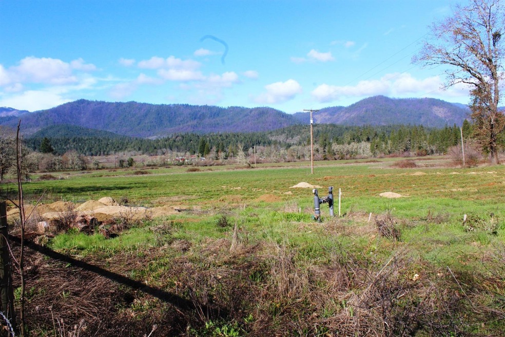 2089 Riverbanks Rd, Grants Pass, OR 97527 - photo 1