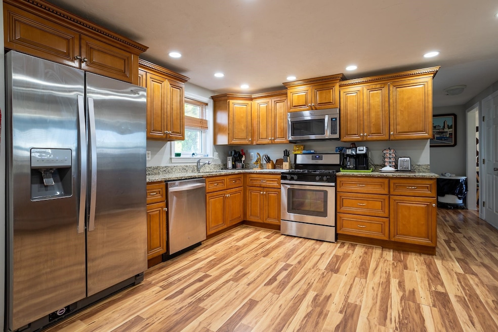 10 Maple Ridge Rd, Seabrook, NH 03874 - photo 1