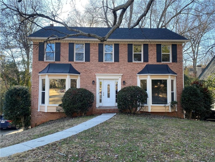 View of front facade with a front yard
