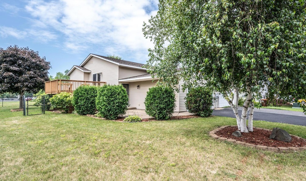 528 Tiffany Dr Hastings MN-large-001-002-Front of Home-1500x892-72dpi.jpg