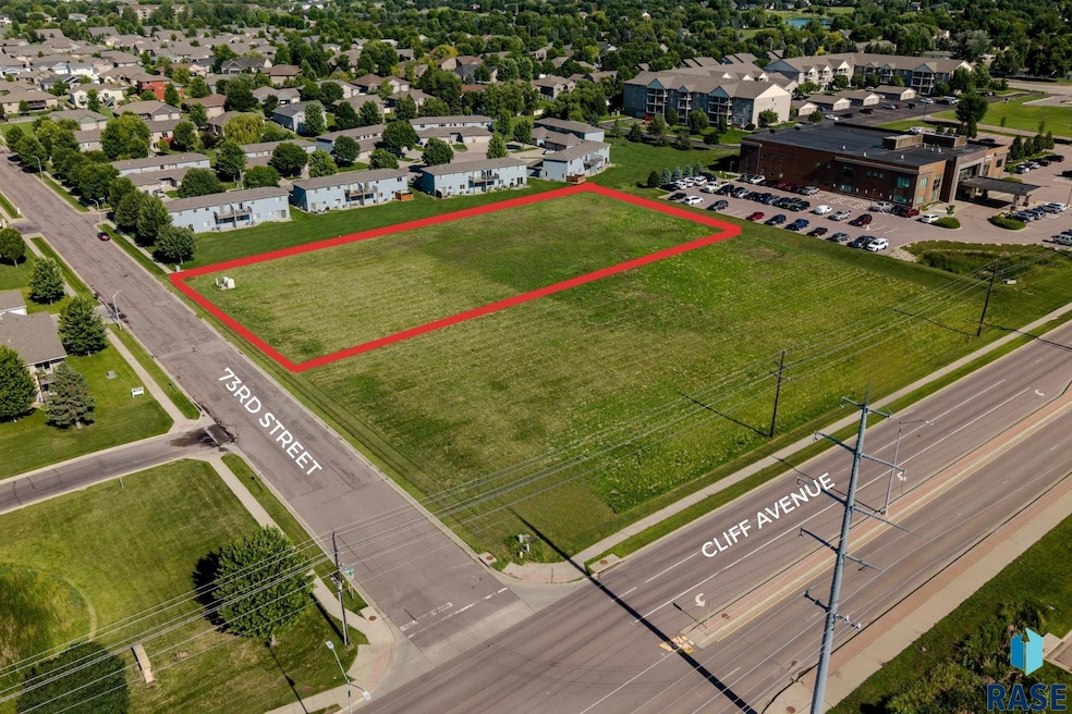 1104 E 73rd St, Sioux Falls, SD 57108 - photo 1