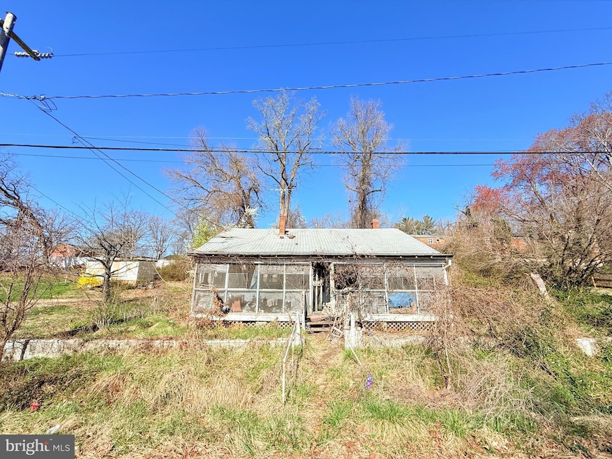 18512 Corby St, Triangle, VA 22172 - photo 1