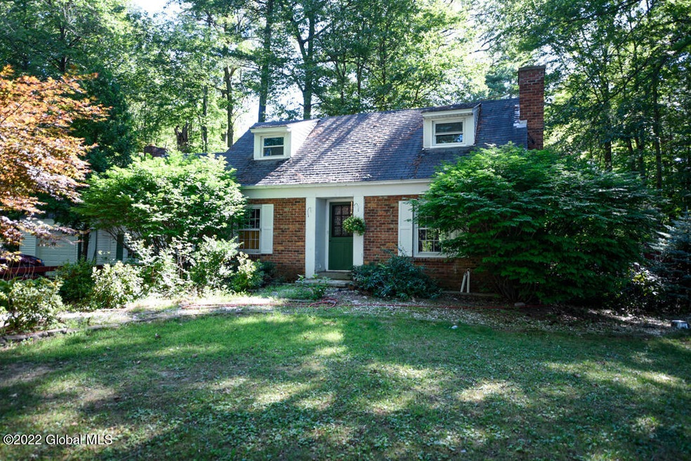 722 Pearse Rd, Schenectady, NY 12309 - photo 1