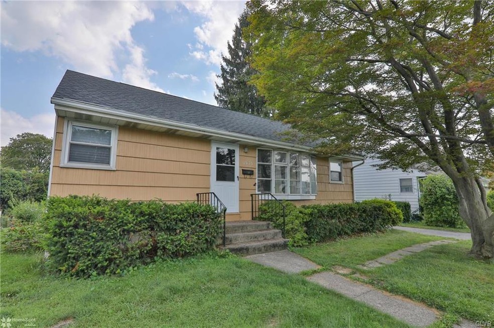 1535 Dale Ln, Bethlehem, PA 18018 - photo 1