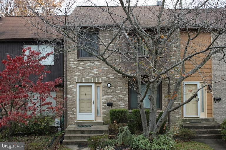 6918 Cipriano Woods Ct, Lanham, MD 20706 - photo 1