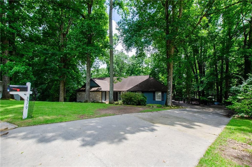 View of front of house featuring a front lawn and driveway