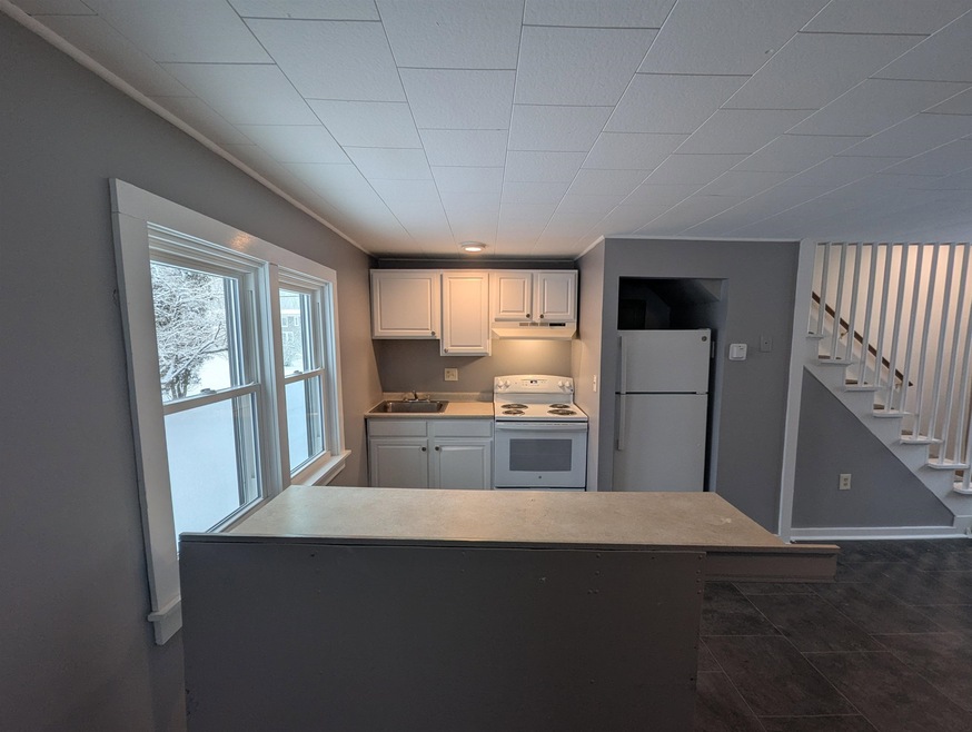 31 Chestnut St unit E, Claremont, NH 03743 - photo 1