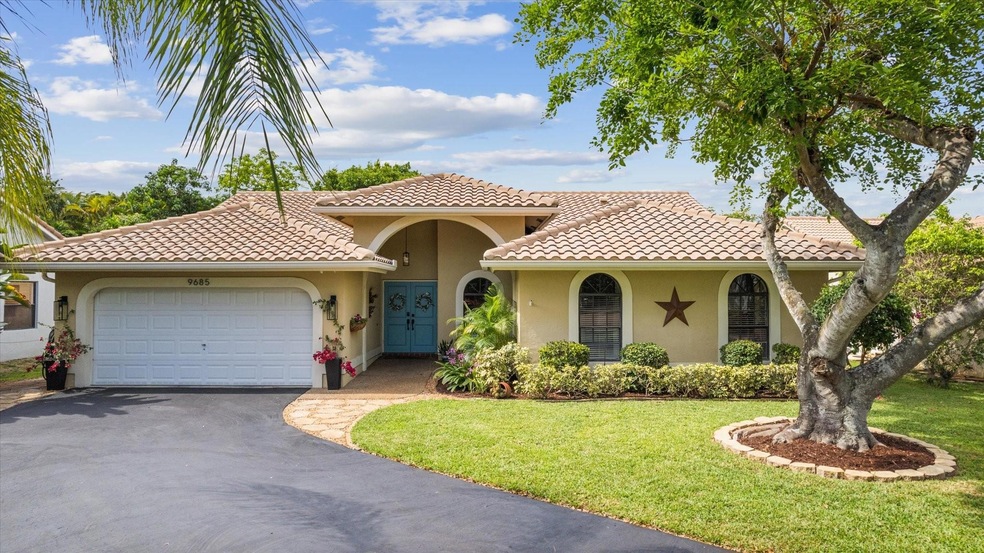 Beautiful Curb Appeal, Long driveway with Plenty o