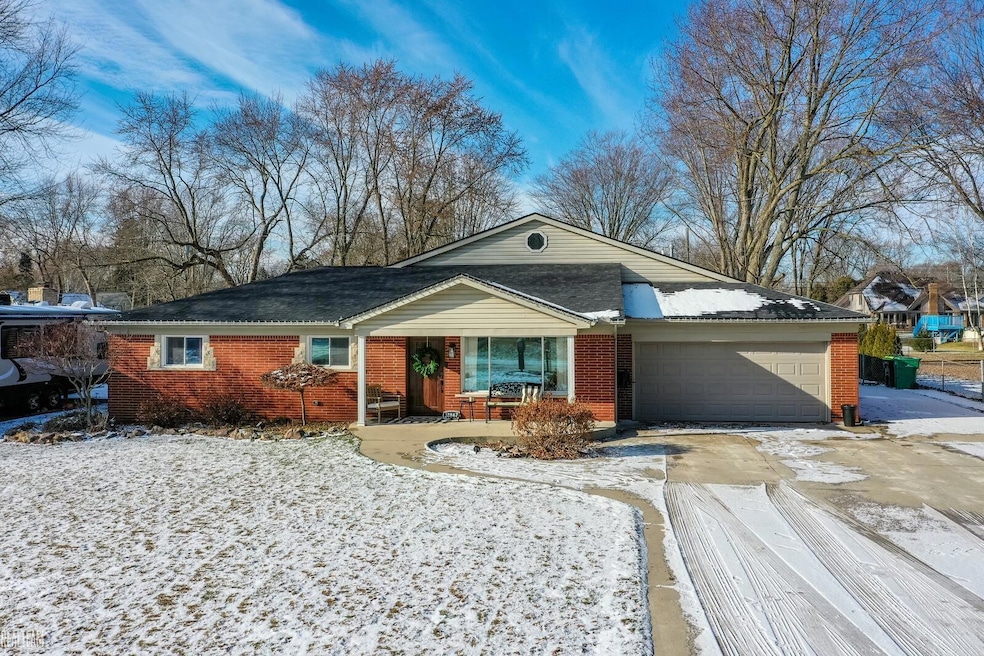 38867 Winkler St, Harrison Township, MI 48045 - photo 1