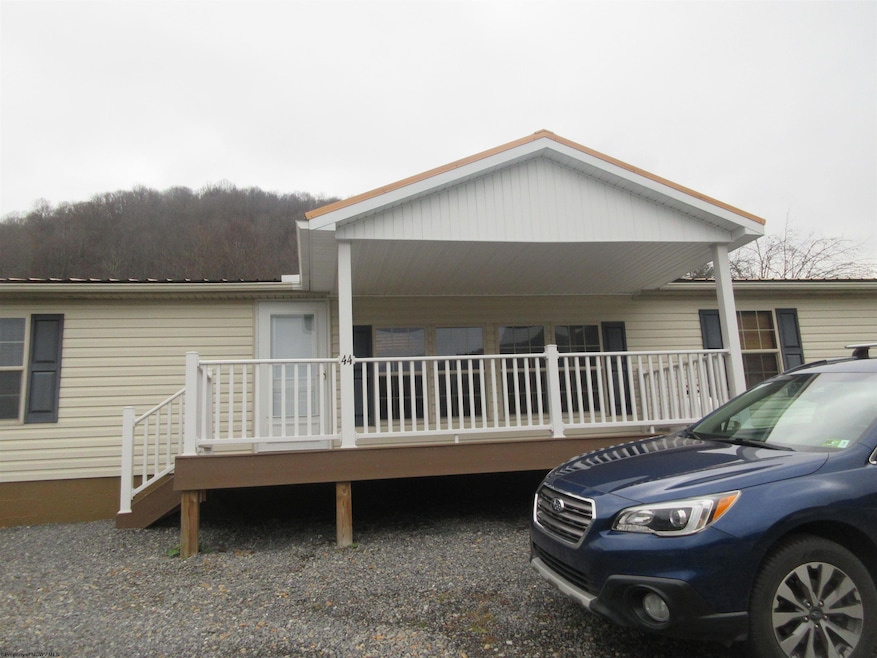 44 5th St, Hendricks, WV 26271 - photo 1