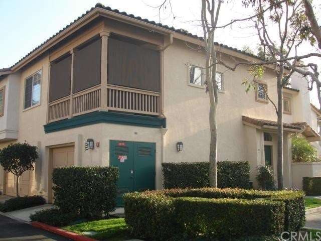 50 Tierra Montanosa, end unit carriage style condo