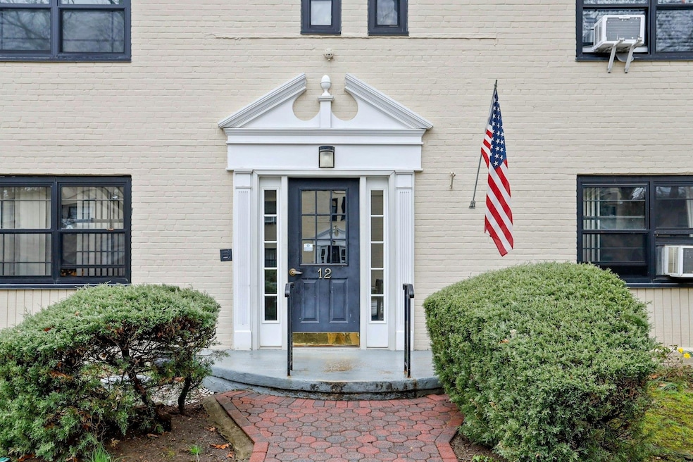 12 Field End Ln unit 1, Eastchester, NY 10709 - photo 1