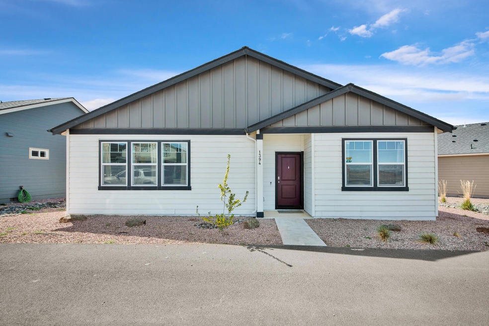 1394 NW Varnish Ave, Redmond, OR 97756 - photo 1