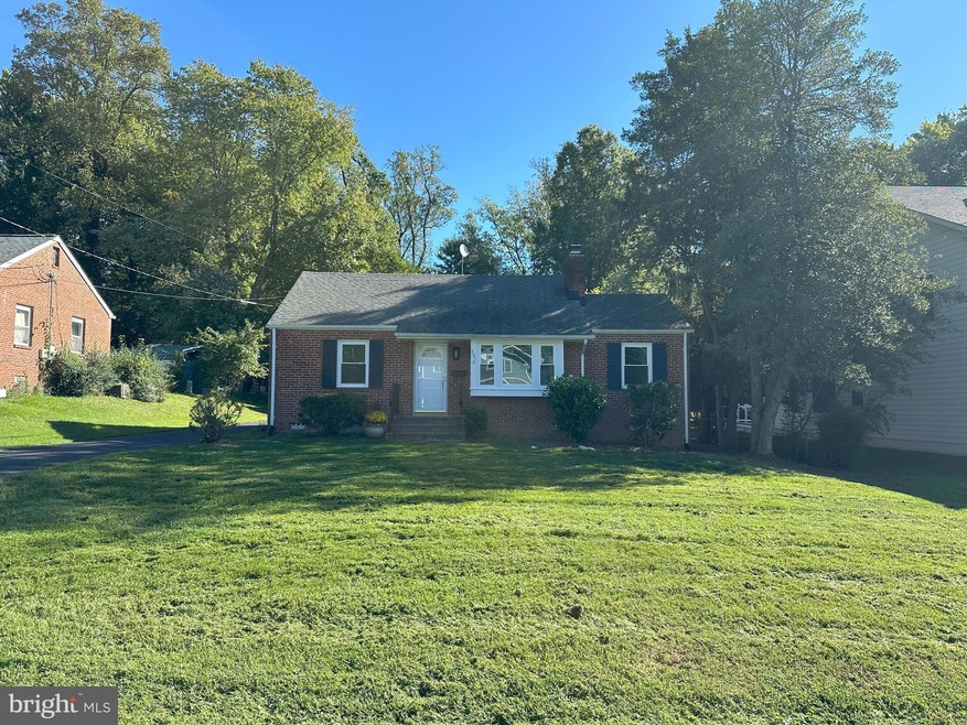 2121 Greenwich St, Falls Church, VA 22043 - photo 1