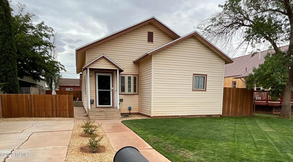517 W Hillview St, Winslow, AZ 86047 - photo 1