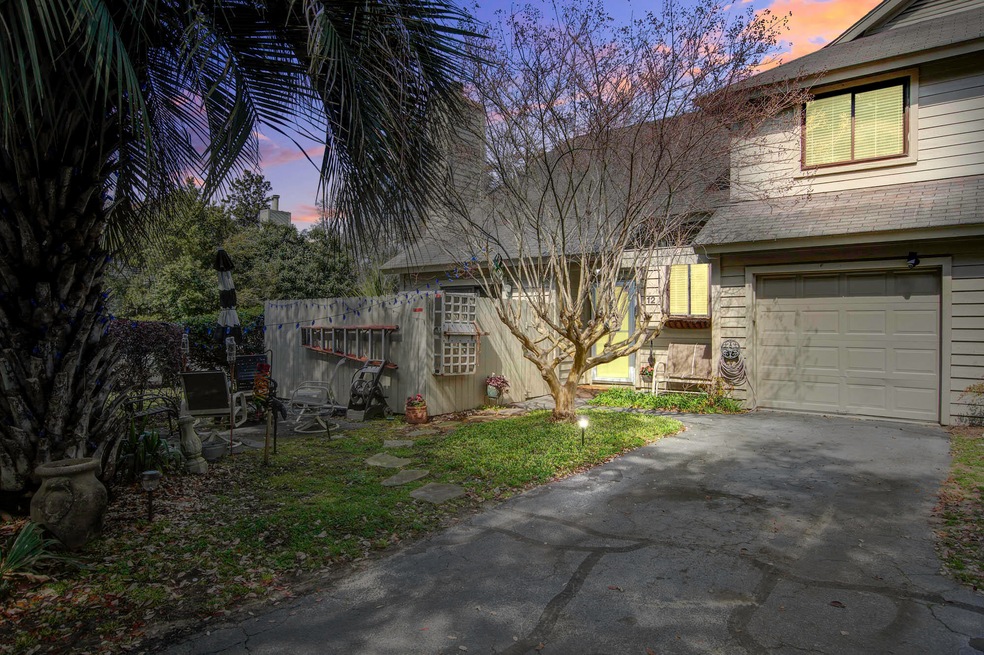 12 Maplecrest