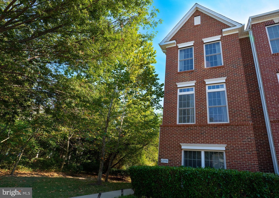 42590 Pine Forest Dr, Chantilly, VA 20152 - photo 1