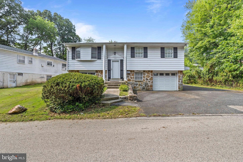 915 Ash Rd, Wallingford, PA 19086 - photo 1