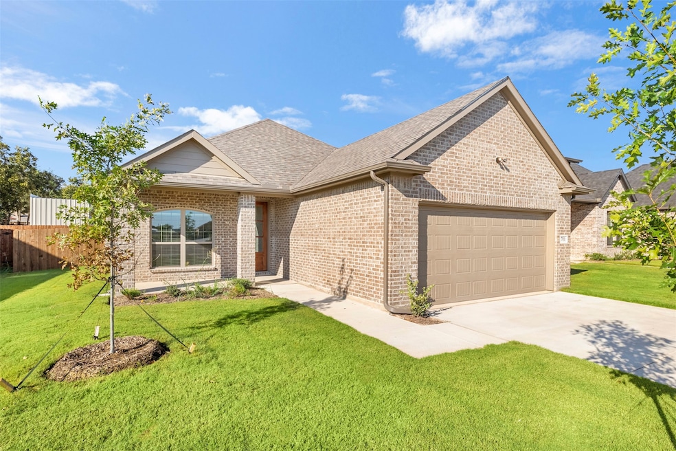 701 Escovedo Dr, Italy, TX 76651 - photo 1