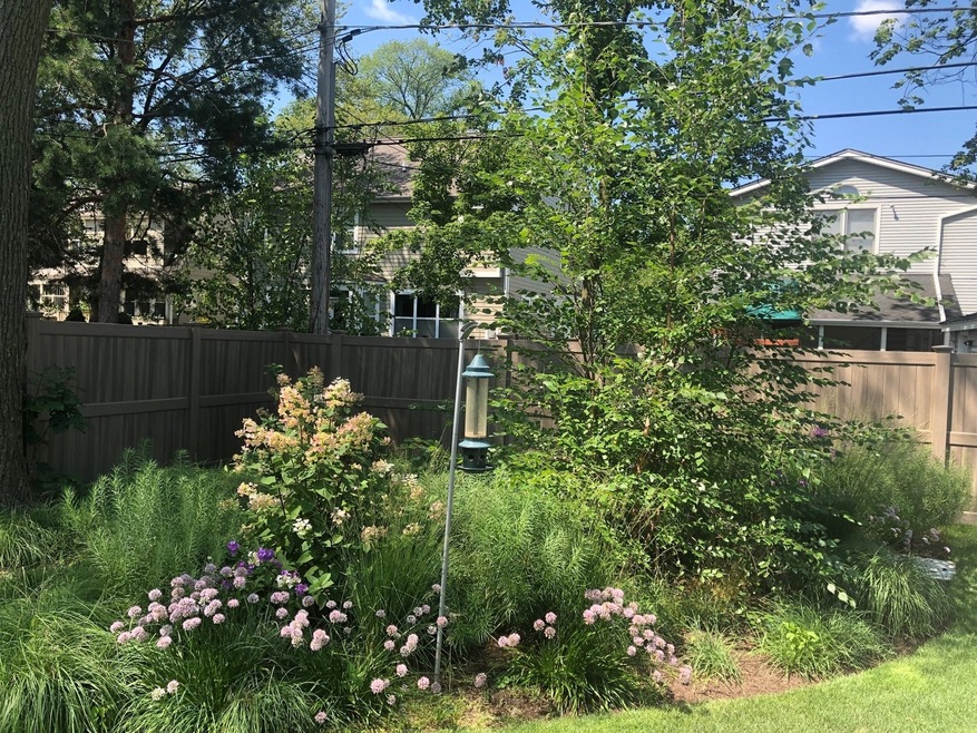 588 S Hawthorne Ave, Elmhurst, IL 60126 - photo 1