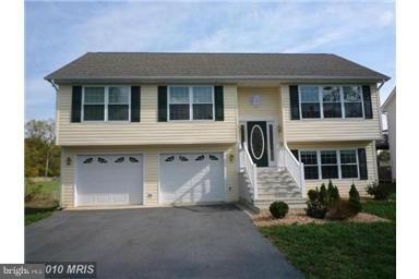 9945 Winchester Ave, Bunker Hill, WV 25413 - photo 1