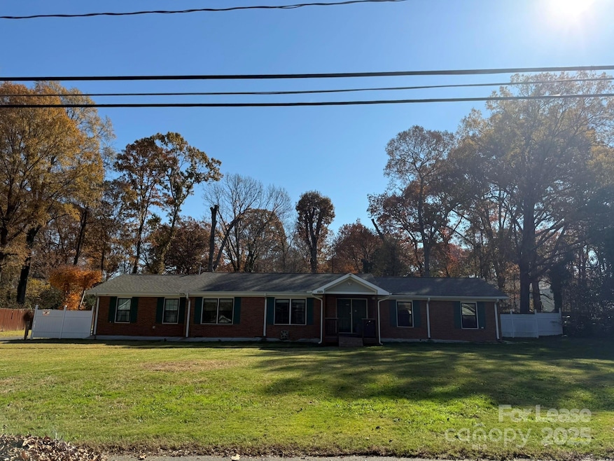 6124 Williams Rd, Charlotte, NC 28215 - photo 1