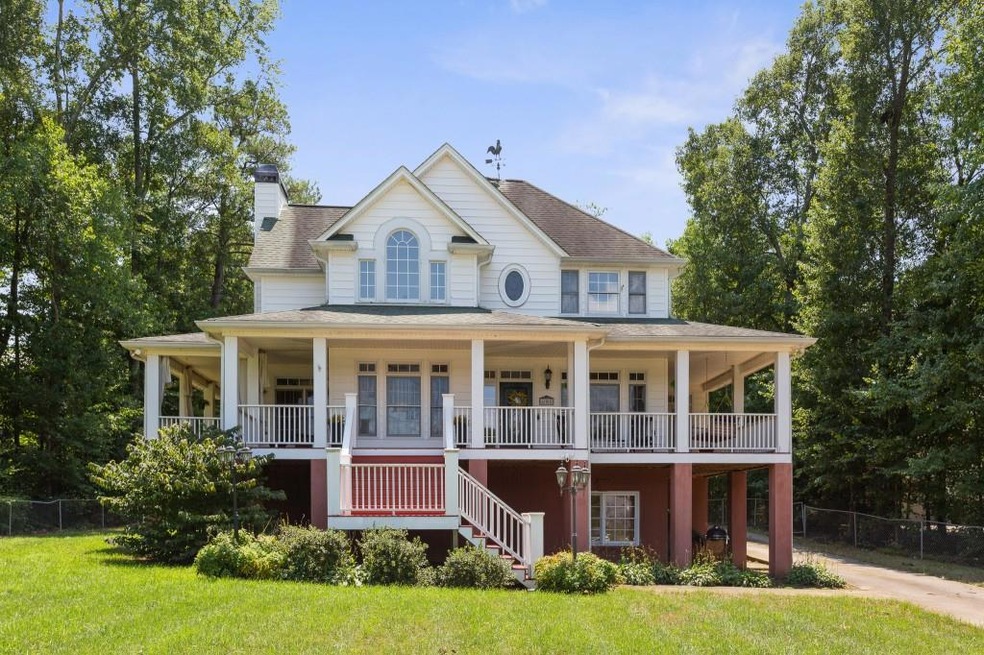 Southern Living With Modern Comforts!