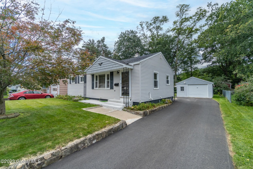 302 Howell St-1