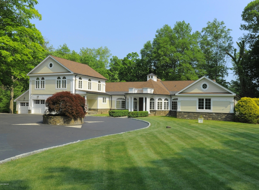 67 Burning Tree Rd, Greenwich, CT 06830 - photo 1