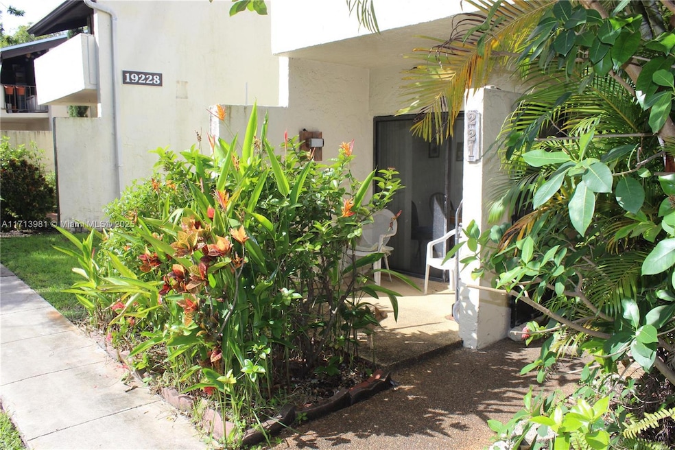 19232 NE 25th Ave unit 221B, Miami, FL 33180 - photo 1
