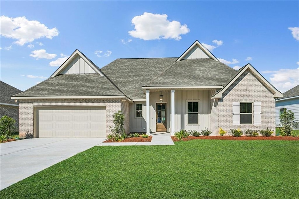 72665 Robindale Dr, Covington, LA 70435 - photo 1